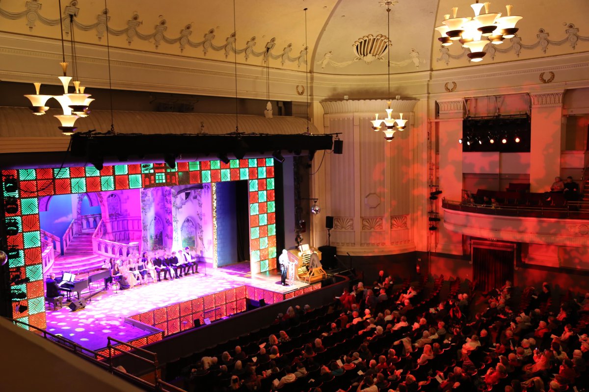 Thank you to everyone who came to support our Christmas Cracker Carol Concert at Bournemouth Pavilion last week 🎄

More than 500 people enjoyed carol singing, and performances from local musicians - including the Bournemouth and Boscombe Light Opera Company choir 🎵

<a href="/BCPCouncil/">BCP Council</a>