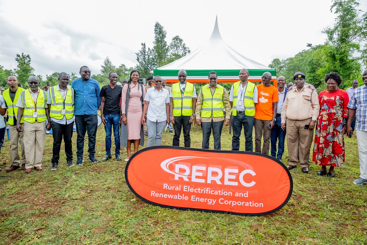 RERECMashinani's tweet photo. In the West Kenya Region, REREC is undertaking 280 planned and ongoing projects at a total cost of Ksh. 1.57 billion, which will connect 16,973 new customers. Specifically, in Siaya County, 60 projects are being implemented at a cost of Ksh. 435.82 million, https://t.co/Hz6iwkiGy7
