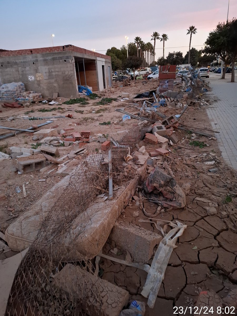 23 de desembre a #Catarroja 

És insuportable.