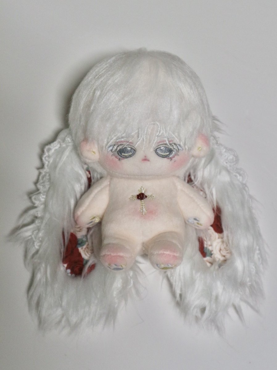 인형계의 미선팍인 저는 페어가 아니면 인놀을 못하는 병이 있기때문에….
결국 짝지를 만들어줬다는..!
직접 찾은 귀여운 장미레이스에 장미원단인데 사진에 안보여서 아쉽