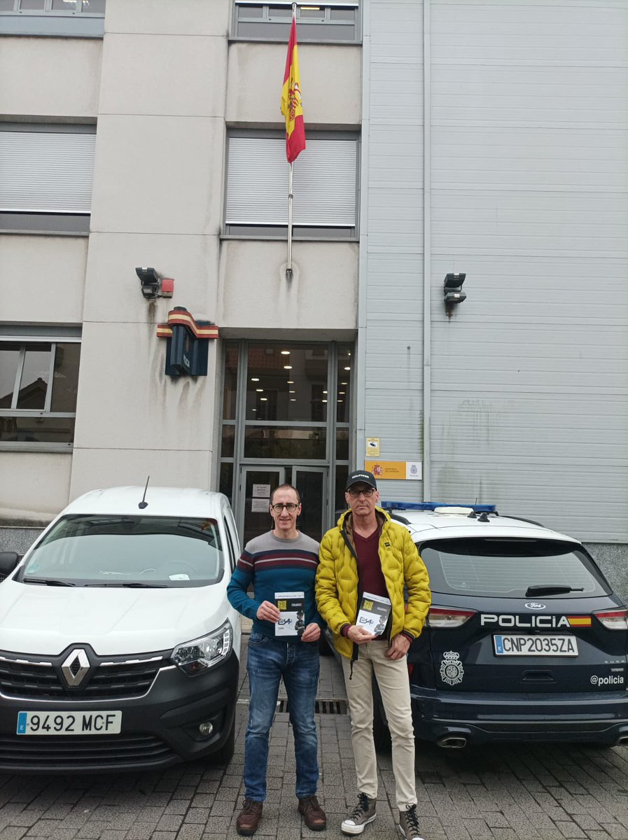 EYAPolicia's tweet photo. Visitas informativas a diferentes Comisarías Locales👮🏻👮🏼♂️ de #Asturias:
📍#Mieres 📍#Langreo
📍#PoladeSiero 📍#Gijón
“Bajamos” un momento, los #Decibelios de #Villancicos 🎶🎄para señalar que este sindicato no se detiene y continúa con su promesa de perseguir con hechos demostrables, la #EquiparacionYa para las #FFCCSE
Otra #Navidad2024 con una #PagaExtra súper reducida 👎🏻
#ConflictoColectivo #ConsejoDePolicia #PoliciaNacional
#GuardiaCivil #MinisterioDeInterior
#MismoTrabajoMismoSalario
#igualdad #IgualdadSalarial