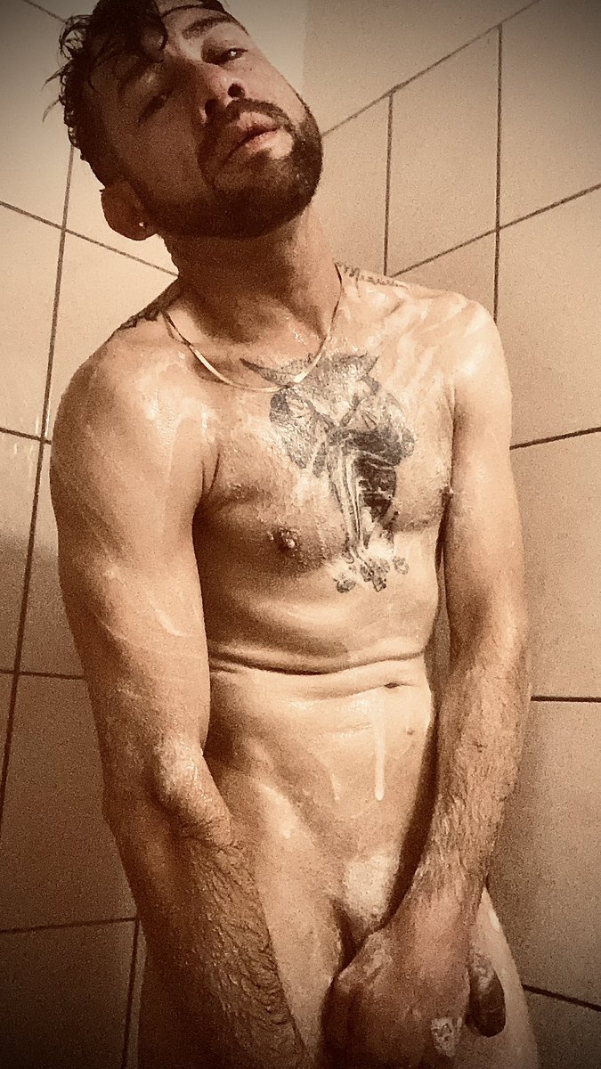 Pacomol0790's tweet photo. Una bañadita y a dormir, que fue un día muy pesado. https://t.co/dOscBYRDdi