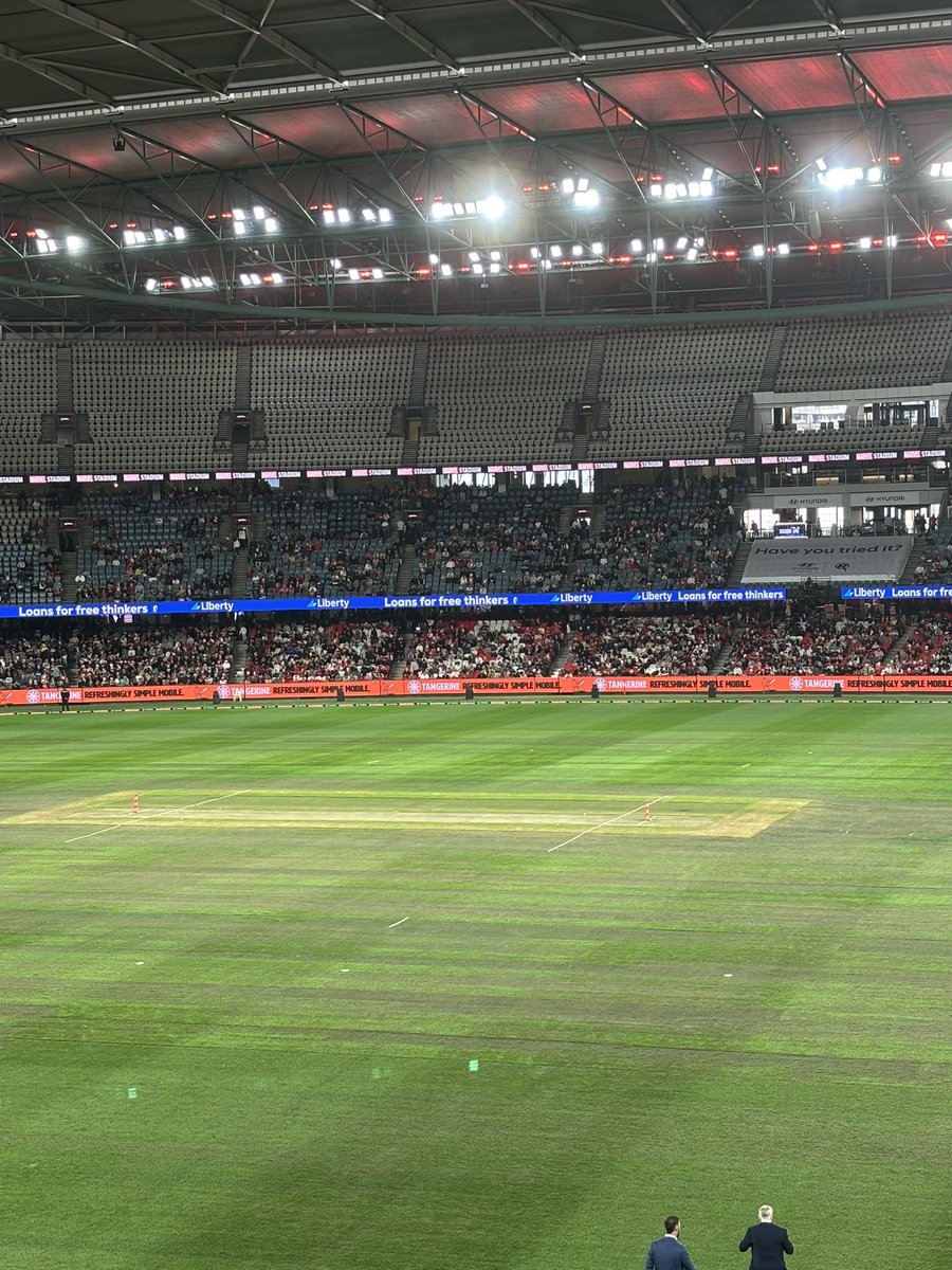 leighjones0212's tweet image. Ground looks terrible #bigbash