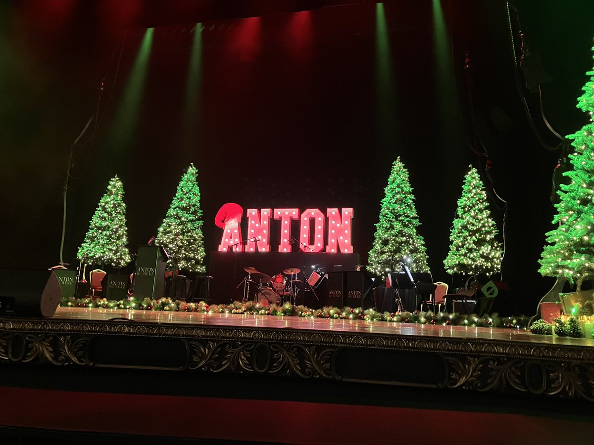 1Clare3's tweet photo. The Most Wonderful Time..🎶@TheAntonDuBeke Christmas show last night! Thank you so much for an evening of joy, dance, music &amp; so much fun! We loved it! Everyone was amazing! Wishing you a Happy Christmas! Love Clare x (front row, sparkly dress!!✨🎄)x https://t.co/NNRLFGoeRW