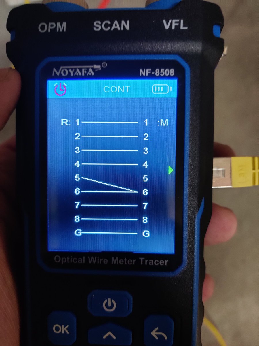 Deutsches Handwerk - Wertarbeit, oder so. Netzwerkdose tut nicht so, mal durchgemessen ...