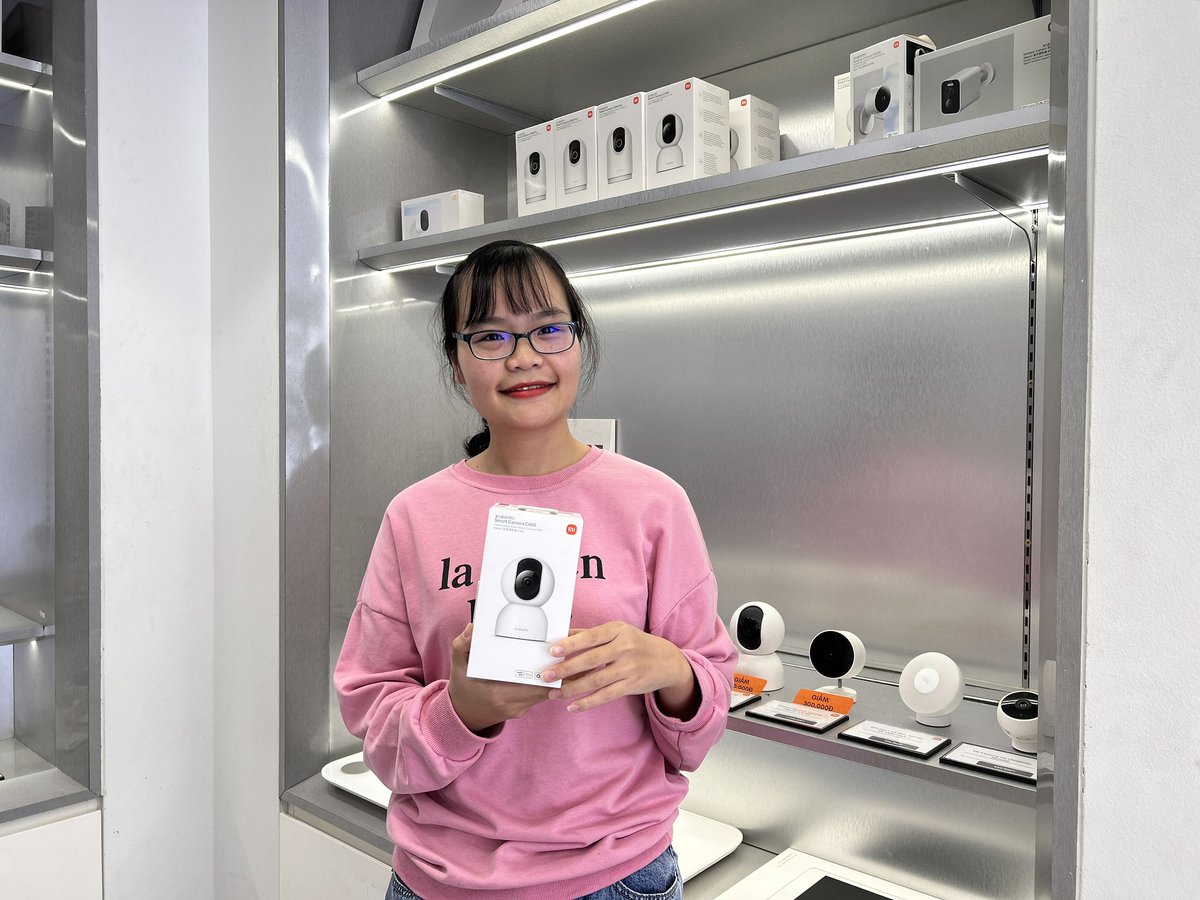 phuongls1102's tweet photo. Hôm qua tôi đi sự kiện Xiaomi Carnival tôi đã mua 1 chiếc camera về lắp ở nhà để theo dõi bé nhỏ ở nhà mỗi khi tôi đi làm.
Chúc Xiaomi ngày càng phát triển và có thêm nhiều sản phẩm mới đột phá về công nghệ. Yêu Xiaomi ❤️
#XiaomiCarnival
#LoveUnitesHomeDelights https://t.co/8llrbcsiTg