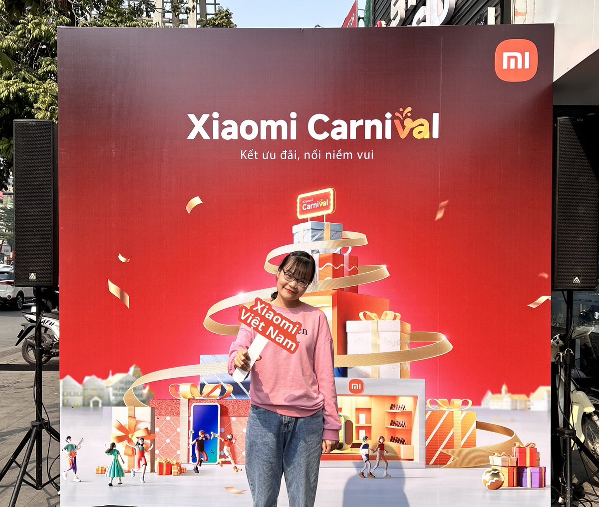 phuongls1102's tweet photo. Hôm qua tôi đi sự kiện Xiaomi Carnival tôi đã mua 1 chiếc camera về lắp ở nhà để theo dõi bé nhỏ ở nhà mỗi khi tôi đi làm.
Chúc Xiaomi ngày càng phát triển và có thêm nhiều sản phẩm mới đột phá về công nghệ. Yêu Xiaomi ❤️
#XiaomiCarnival
#LoveUnitesHomeDelights https://t.co/8llrbcsiTg