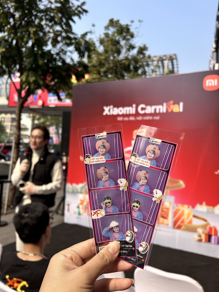 phuongls1102's tweet photo. Hôm qua tôi đi sự kiện Xiaomi Carnival tôi đã mua 1 chiếc camera về lắp ở nhà để theo dõi bé nhỏ ở nhà mỗi khi tôi đi làm.
Chúc Xiaomi ngày càng phát triển và có thêm nhiều sản phẩm mới đột phá về công nghệ. Yêu Xiaomi ❤️
#XiaomiCarnival
#LoveUnitesHomeDelights https://t.co/8llrbcsiTg
