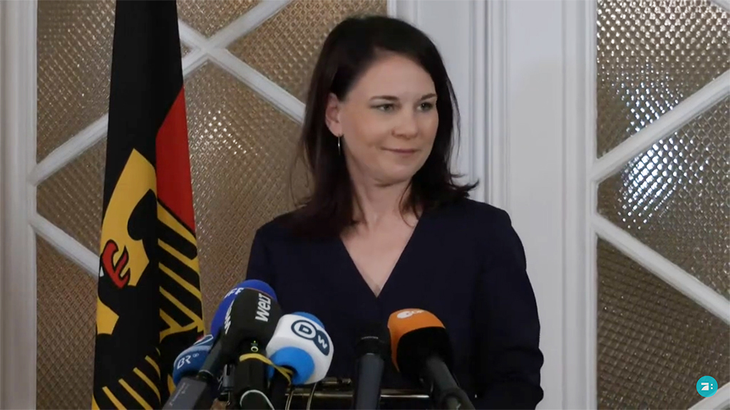 ungemeve's tweet image. ℹ️ Baerbock fordert, Kurden sollen entwaffnet werden?
 
Ich schreibe dies nur als Antwort auf die ständigen Debatten und Behauptungen, in die ich durch einen Kommentar und Nachfragen u.a. auf dem Account von  @TobiasHuch geraten bin.
 
Ständig wird wiederholt, Baerbock habe