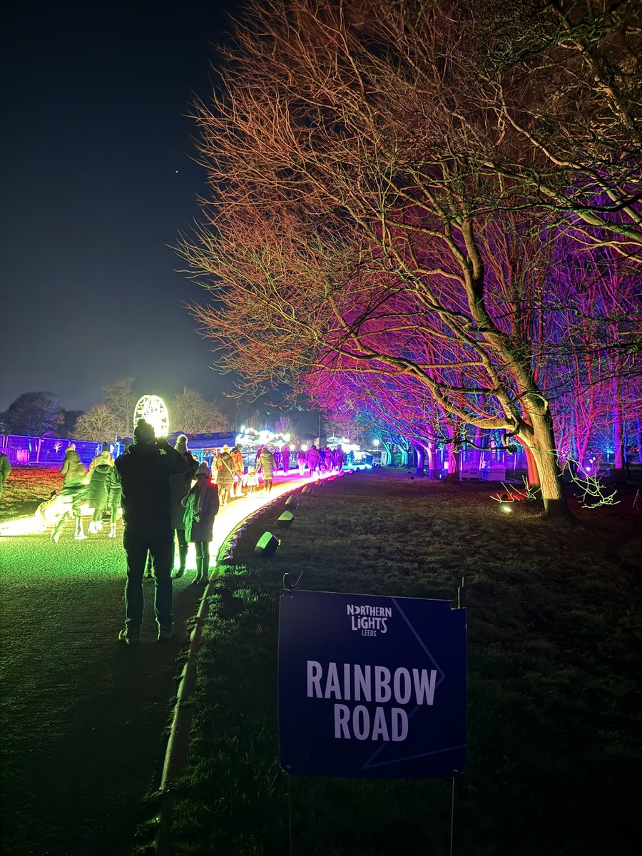 The <a href="/LightsLeeds/">Northern Lights</a> last night just wow enjoyed the trail 
Thankyou #leeds