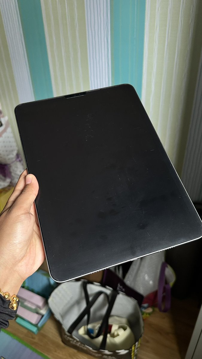 cikfaarah's tweet photo. Prefer meet up: Batu Pahat, Kluang, JB 
Postage: Willing to pay extra for shipping include insurance

RTS: very rarely used &amp; urgent want to use money 🙏🏻

*screen depan nampak scratch tu hanya tempered glass saja (just boleh tukar) https://t.co/ureXcusW6u