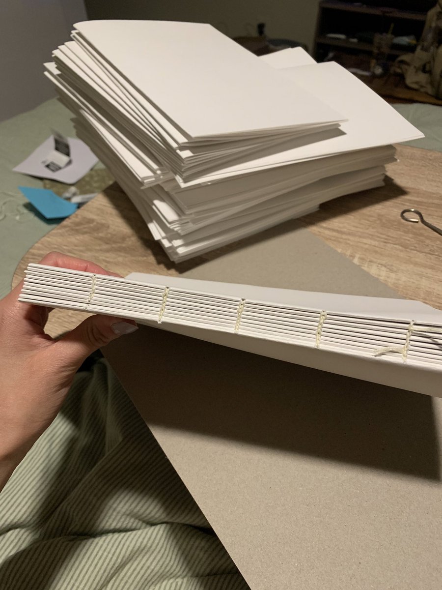 leafyvegetabl's tweet photo. handmade custom journals as gifts for my friends this year 📖 https://t.co/n7aTDlgnAt