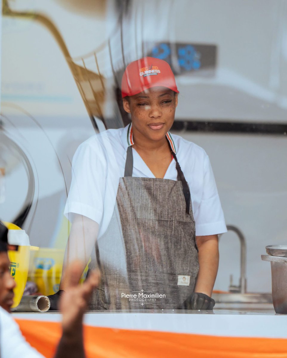 C'EST FAIT ! La Côte d'Ivoire est au sommet du monde. Zeinab BANCE a battu le record Guinness du plus long marathon de cuisines avec un temps incroyable de 131h30 min ! C'est une première et du jamais vu ! 🇨🇮🥰🏆

Félicitations à elle 🎊🎈🎉🍾