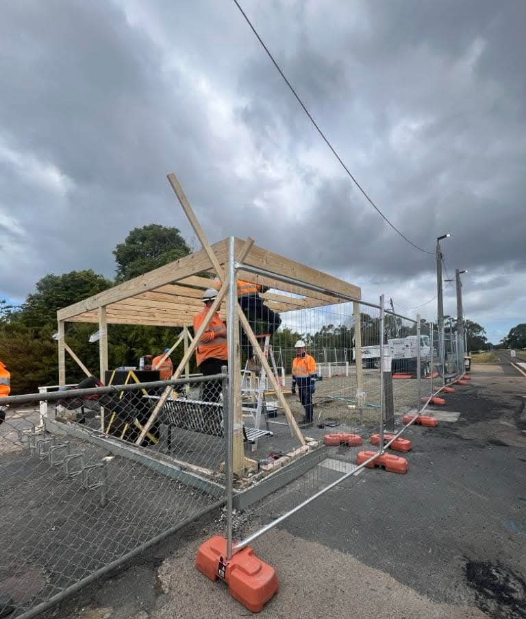 StonyPointLine's tweet image. There must be an election coming up! 

Already, a new structure is being built at #Hastings Station, a day after it was demolished and this close to Christmas, too! It&apos;s unheard of!

Thanks to everyone involved in the rapid progress.

Pic credit: Dave Williams.
#StonyPointLine