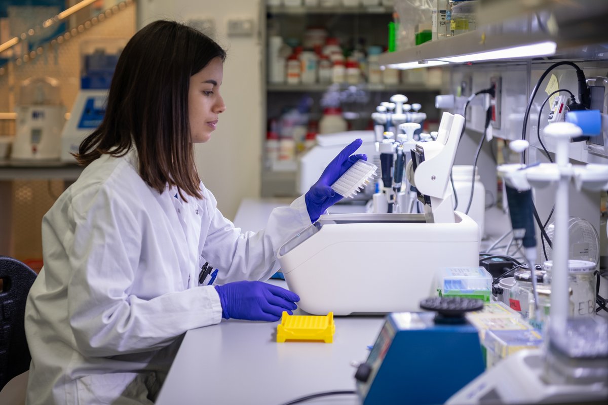 📢We are #hiring!

🟠Postdoctoral Fellows <a href="/SWculek/">Stefanie Wculek</a> <a href="/BatlleLab/">The BATLLE Lab</a> @ptck72

🟠Research Assistant/ Bioinformatician 
<a href="/bbglab/">bbglab</a>

🟠Public Procurement Officer
🟠Academic Officer
🟠Programme Secretary

➕ℹ️here➡️bit.ly/3MR4wO8

#IRBJobs #Jobs #PostdocJobs #ScienceJobs <a href="/iCERCA/">Centres CERCA</a>