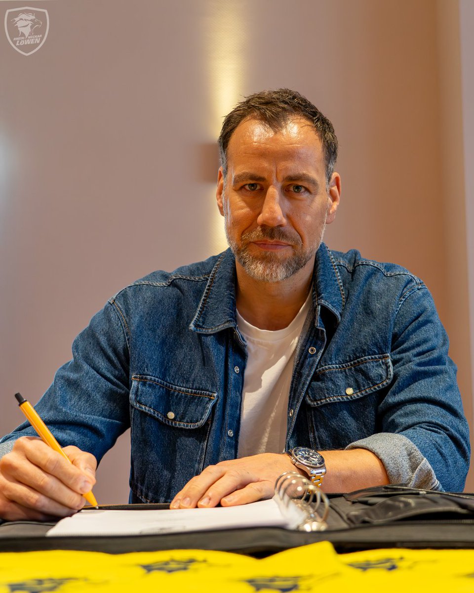 RNLoewen's tweet photo. Maik Machulla wird neuer Löwen-Trainer! 🦁🖋
Ab Sommer 2025 wird der 47-Jährige das Amt des Cheftrainers beim zweifachen Deutschen Meister und Pokalsieger übernehmen! 🤝
🗞 https://t.co/cH1ZfPAbfx
#rnl #rnloewen #handball #machulla https://t.co/fEFUXR7FcA