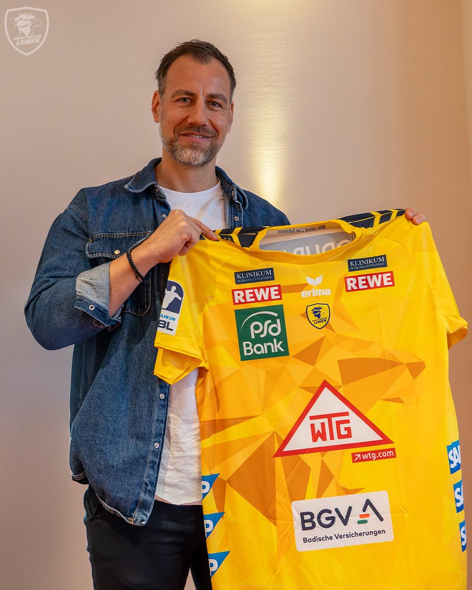 RNLoewen's tweet photo. Maik Machulla wird neuer Löwen-Trainer! 🦁🖋
Ab Sommer 2025 wird der 47-Jährige das Amt des Cheftrainers beim zweifachen Deutschen Meister und Pokalsieger übernehmen! 🤝
🗞 https://t.co/cH1ZfPAbfx
#rnl #rnloewen #handball #machulla https://t.co/fEFUXR7FcA