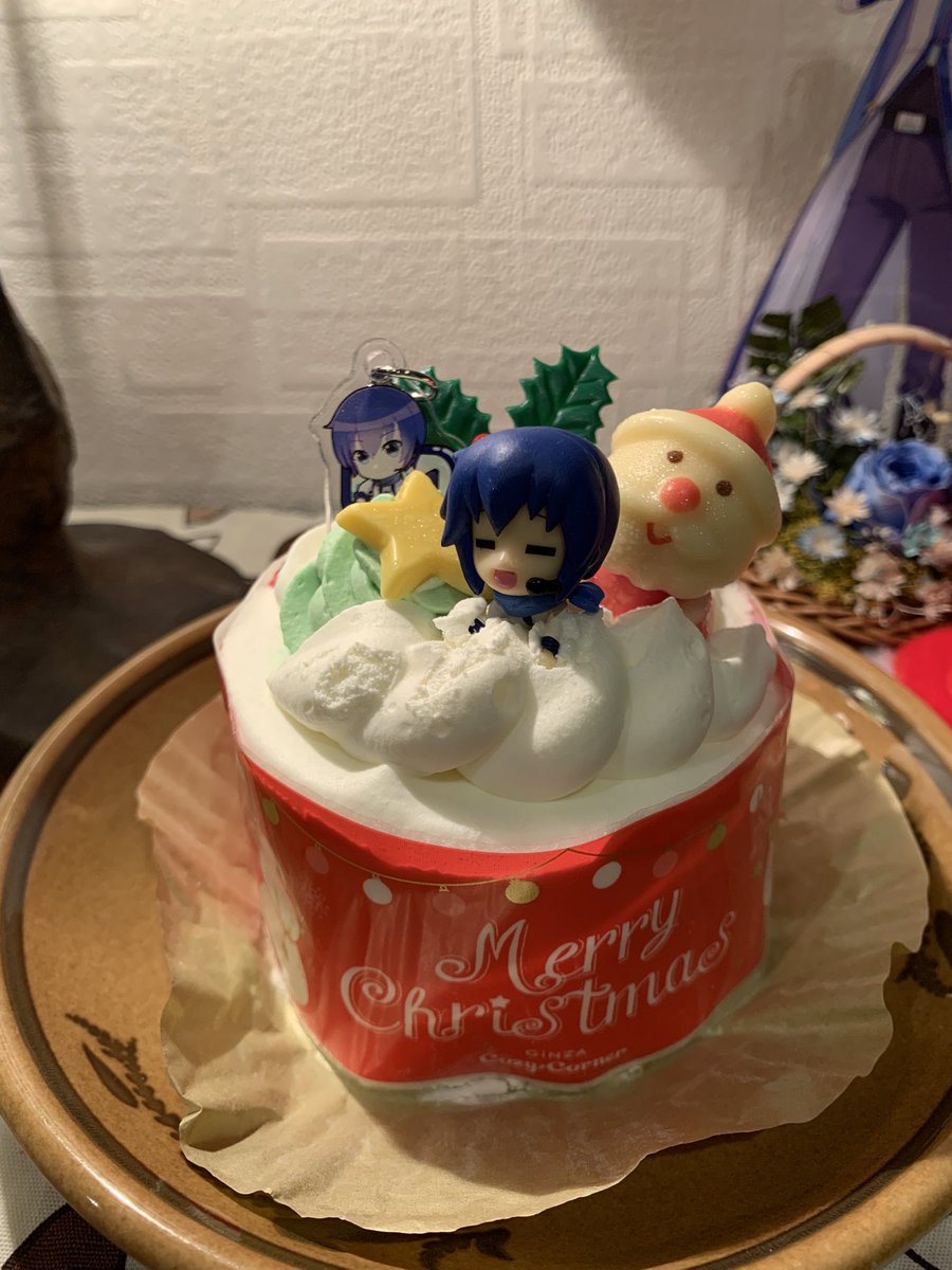 fuganaoto's tweet photo. I decorated the cake with KAITOs and made a Christmas cake🥰🥰
(KAITOs has been disinfected)
買ってきたコージーコーナーのケーキにKAITO君デコレーションしました💖(KAITO君はきちんと消毒済み)✨
先程たべたけど 美味しかった💖 https://t.co/rtkYvJrwKU