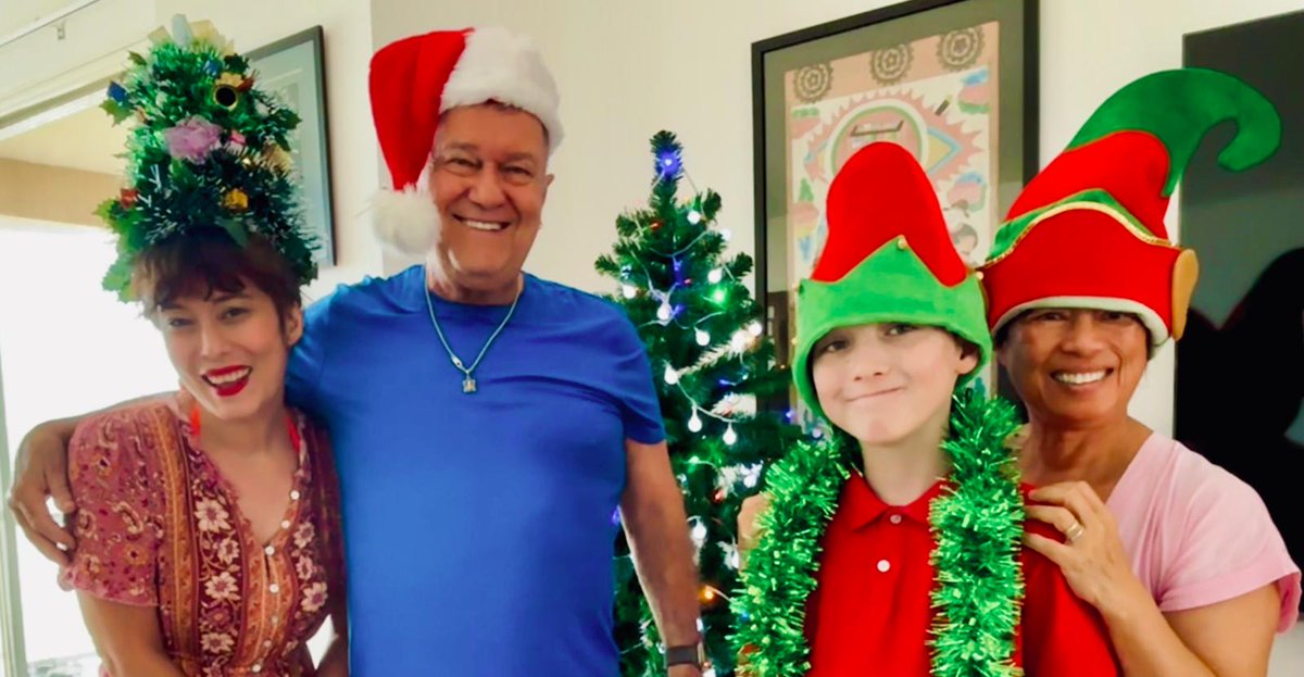 Our Elf <a href="/ellymaybarnes/">Elly-May Barnes</a>  has arrived to spread her Christmas cheer.

<a href="/jane13barnes/">💧Jane Barnes</a>