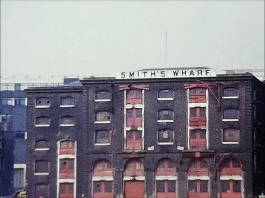 UnicornUnbound's tweet photo. The last piece of work before knocking off for Christmas - a silent Standard 8 cine film of London made in the early 70s.
#archives #London #OldLondon #TheBigSmoke #digitisation #CineFilm #Standard8 #LondonPhotos #work https://t.co/Y4BY2tBp5j