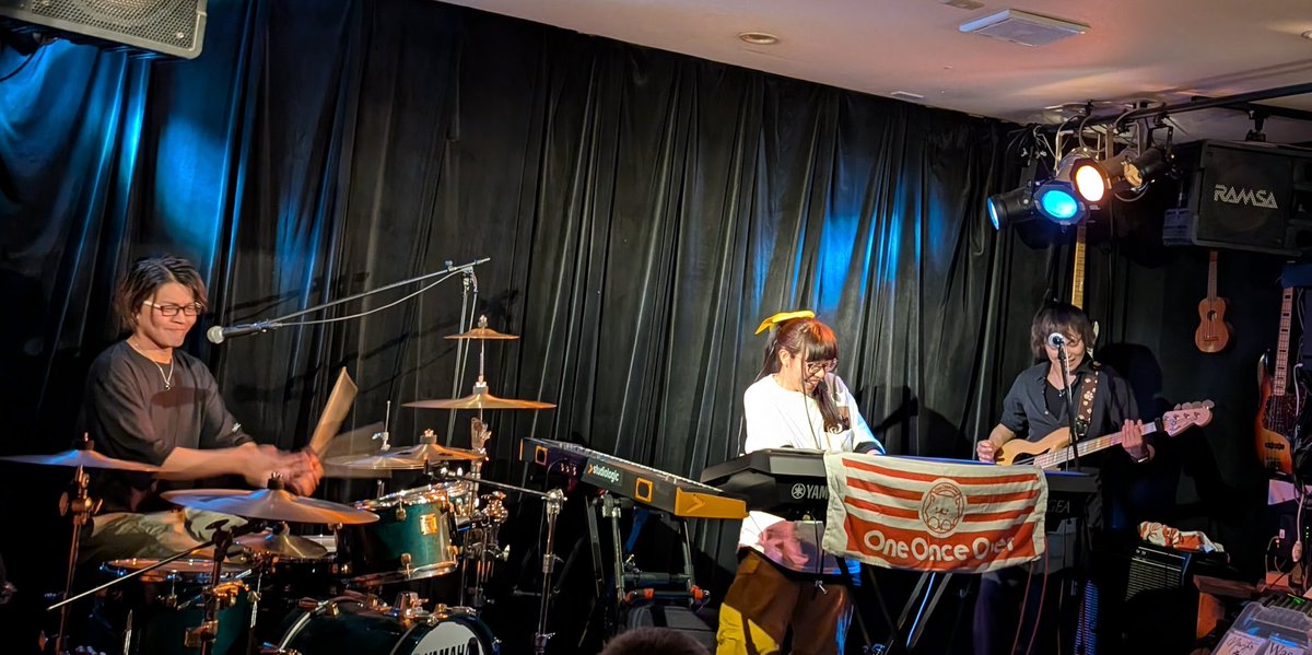 shu_shan90040's tweet image. 昨日は和歌山 #ネオガラタク
 #OneOnceOver
 #ケシカルカッコ
【邂逅】ツーマンライブ🎤
終始ノリノリ( '³')~♪最高😉
メチャクチャ楽しかった☺
限定グッズもGET✊ ✋ ✌💖
超嬉しかった🤩