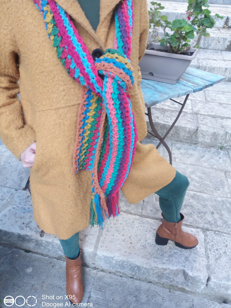 LittleCatYarn's tweet photo. Sciarpa in lana coloratissima ....eseguita all'uncinetto con filato scheepjes..
#scheepjes #crochetscarf #handmade #designcrochet #23dicembre https://t.co/jR4KkSMyd8