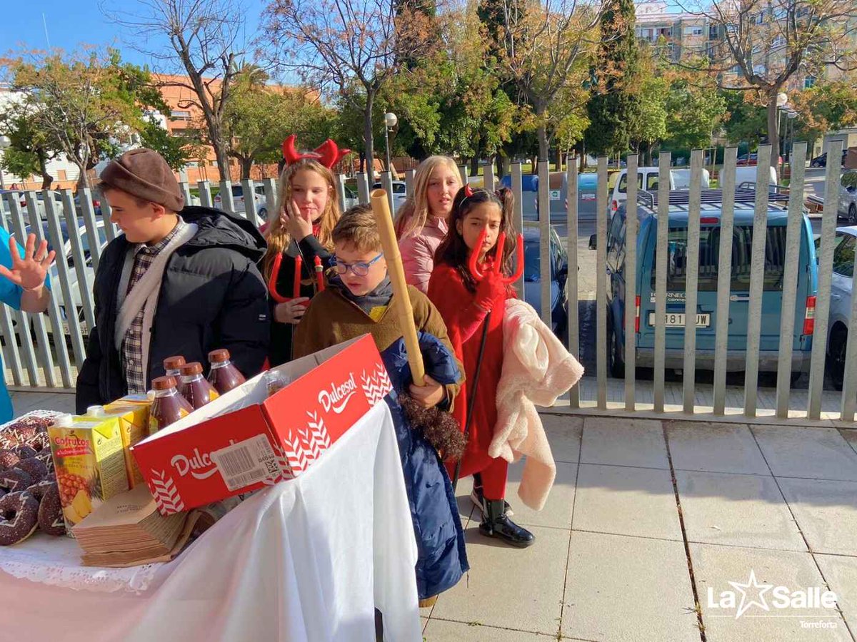 Els nens i nenes de la classe de 4t van anar a la Residència d’avis de Ponent a fer alguns dels actes que tenien preparats per la representació dels #Pastorets 🎭. Una experiència molt bonica! 💖👵👴

#lasalle #lasalletorreforta #somlassalle #Valors #Nadal