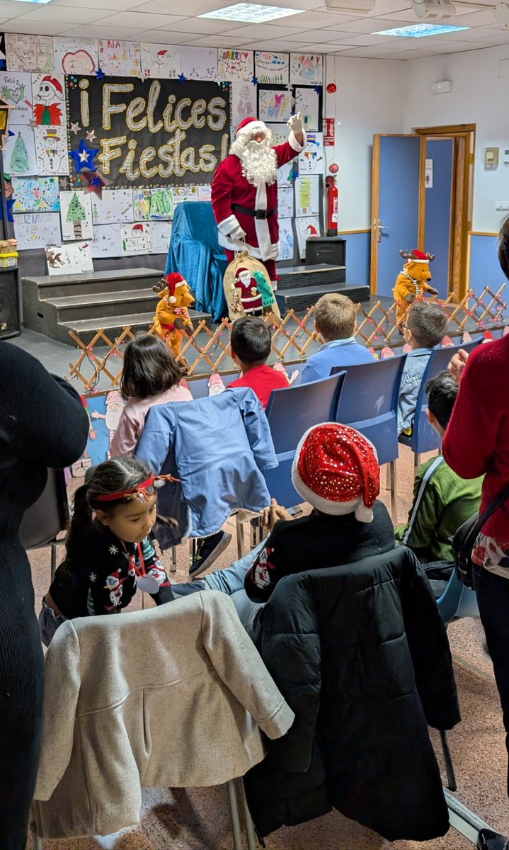 El pasado viernes 20 de diciembre los/as niños, niñas y jóvenes del CMS El Pla recibieron una sorpresa muy especial...
¡La visita de Papa Noel!
Vino cargado de chuches y se fue cargado con las cartas que le habían escrito los niños y las niñas.
alicante.es/es/noticias/vi…