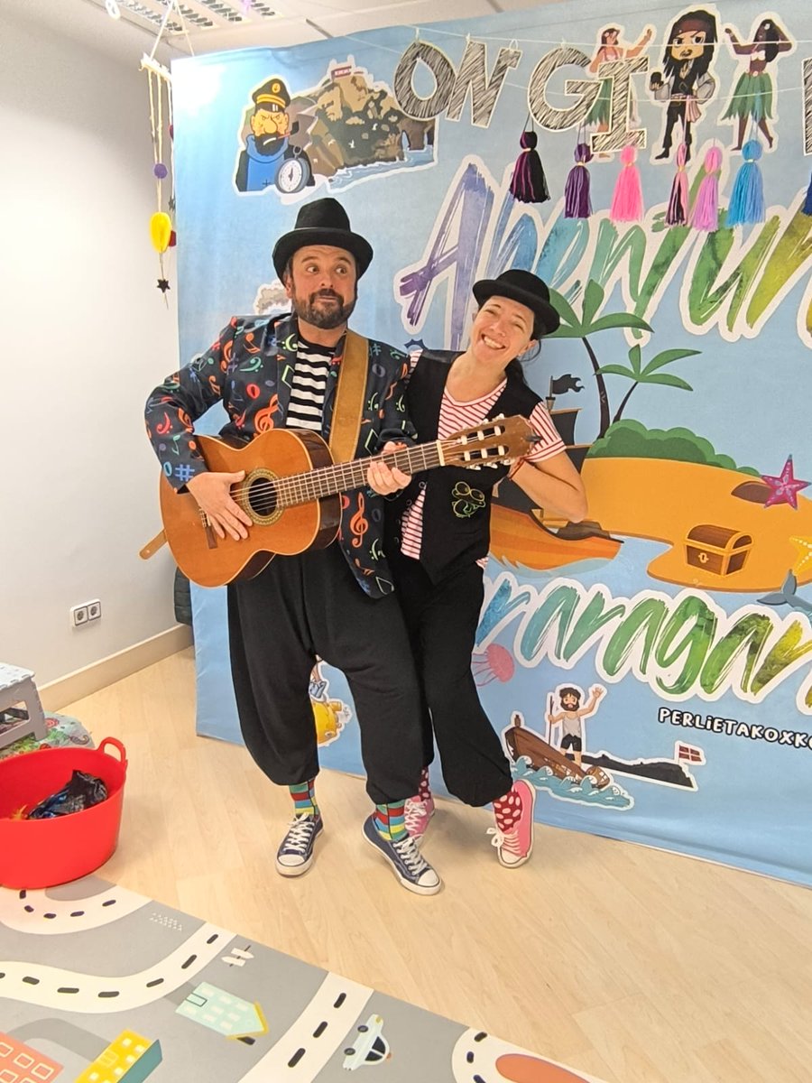 OSIArabaESI's tweet photo. 🌟 Arratsalde magikoa AUO Txagorritxun 🌟

👉 Larunbatean, Pediatria solairua pozez bete zen Perli eta Koxkolo ikuskizunarekin. Istorioz, pertsonaiaz, musikaz eta dantzaz beteriko bidaia zoragarri batez gozatu zuten haur, familia eta profesionalek https://t.co/KFzbLk75bm