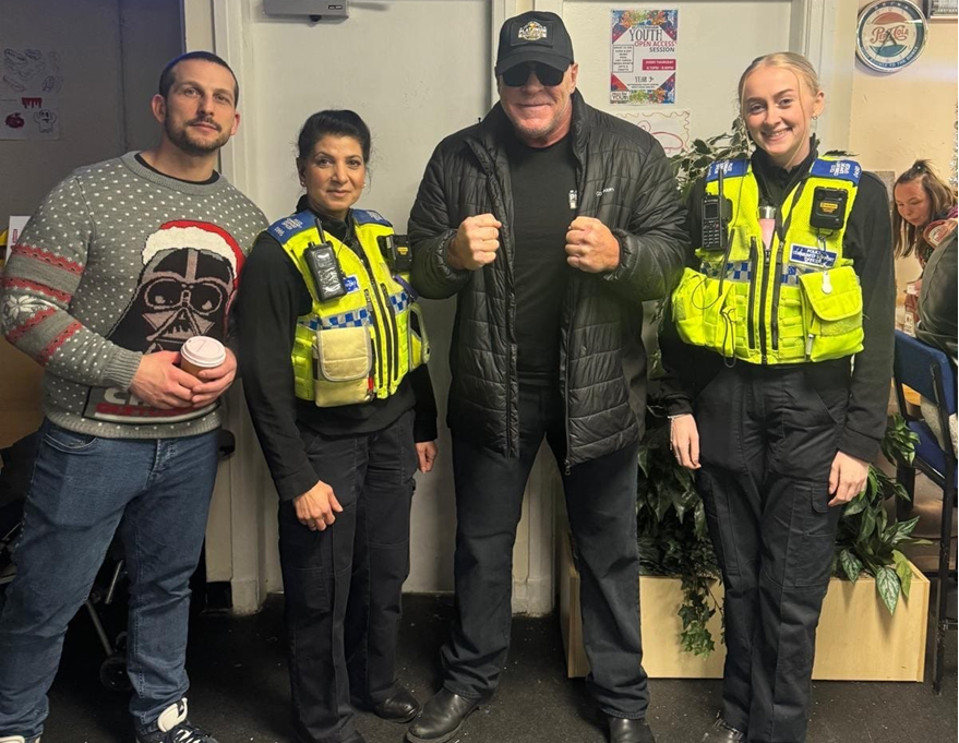 On Friday 20th December PCSO's Miles and Niazi were at Buttershaw Youth Centre where retired professional boxer Joe Egan was the guest of honour

#NPT #InTheCommunity