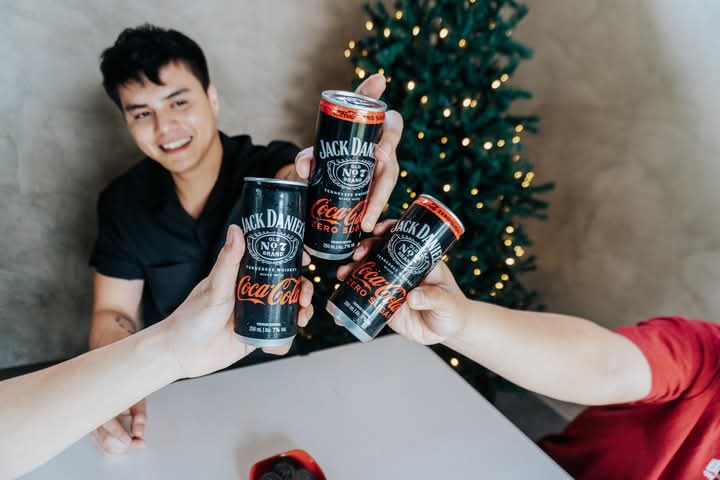JulieAlvarez's tweet photo. #RonnieAlonte for #JackDaniel's🤝🍻🖤

#LoiNie LOINIE 
@iamr2alonte https://t.co/Ens16HlKWm