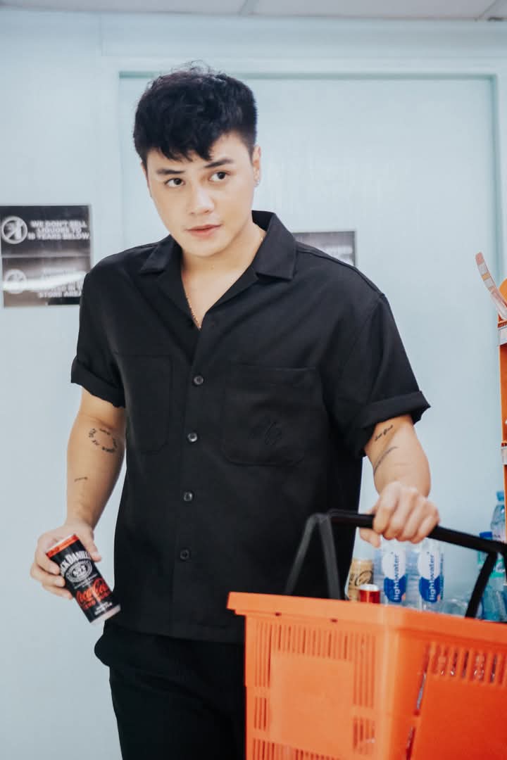 JulieAlvarez's tweet photo. #RonnieAlonte for #JackDaniel's🤝🍻🖤

#LoiNie LOINIE 
@iamr2alonte https://t.co/Ens16HlKWm
