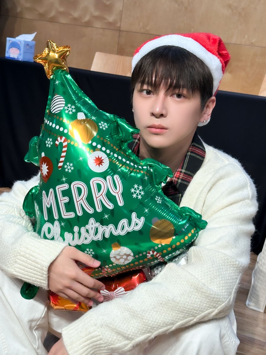 NOMAD_is_here's tweet photo. [#원]
베이스와 함께한 겨울

#NOMAD #노매드
#ONE #원 https://t.co/keEy0kgnCR