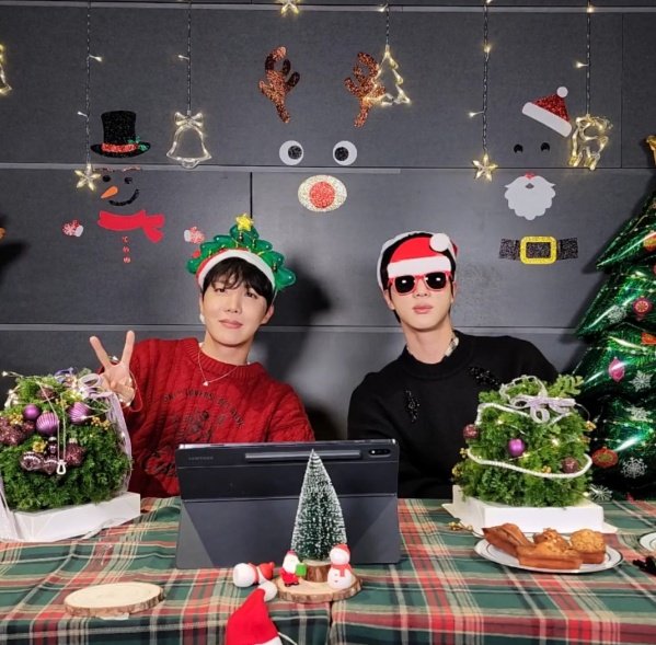 tetecostylesss's tweet photo. 🐹🐿️ tudo que você perdeu não assistindo a live de natal dos 2seok; a thread. ♡🎄 https://t.co/EK2wLB5hhY