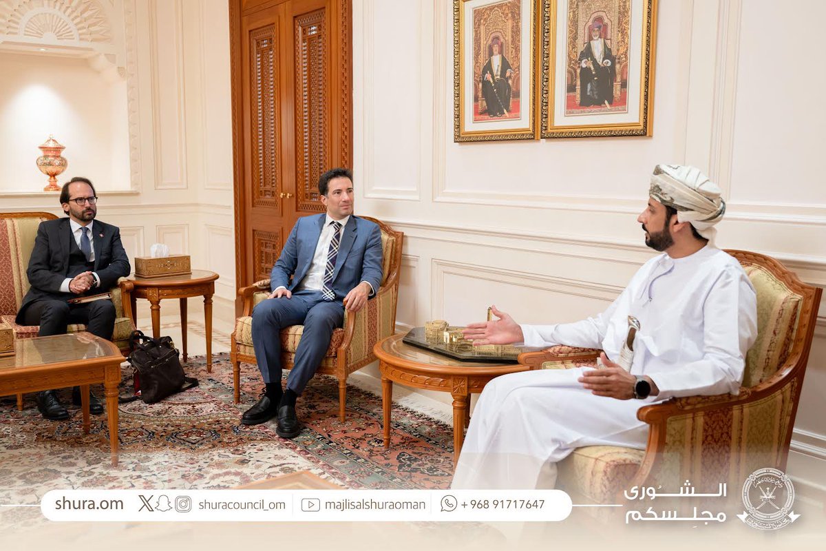 ShuraCouncil_OM's tweet photo. في إطار زيارته الرسمية لـ #سلطنة_عُمان،، 

⏮️ سعادة الشيخ طاهر الجنيبي نائب رئيس #مجلس_الشورى يستقبل المكرم د. أندريا كلاوديو رئيس مجلس الولايات السويسري والوفد المرافق له.

 جرى خلال اللقاء👇🏻
☑️ الإشادة بالعلاقات الثنائية الوطيدة بين البلدين الصديقين.
☑️ التأكيد على أهمية تعزيز التعاون في مختلف المجالات وتعزيز التعاون القائم بين المؤسسات التشريعية.
