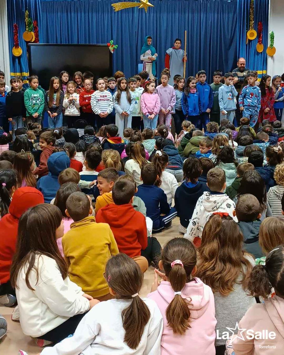 Divendres vam fer la celebració de final de trimestre amb tots els alumnes de l’escola! 👩‍🏫👦👧
Una manera ben bonica d’acomiadar-nos del primer trimestre i desitjar-nos un #BonNadal 🎄 amb molts somriures i bons moments. 🌟❤️

 #lasalletorreforta #lasalle #somlasalle #nadal2024