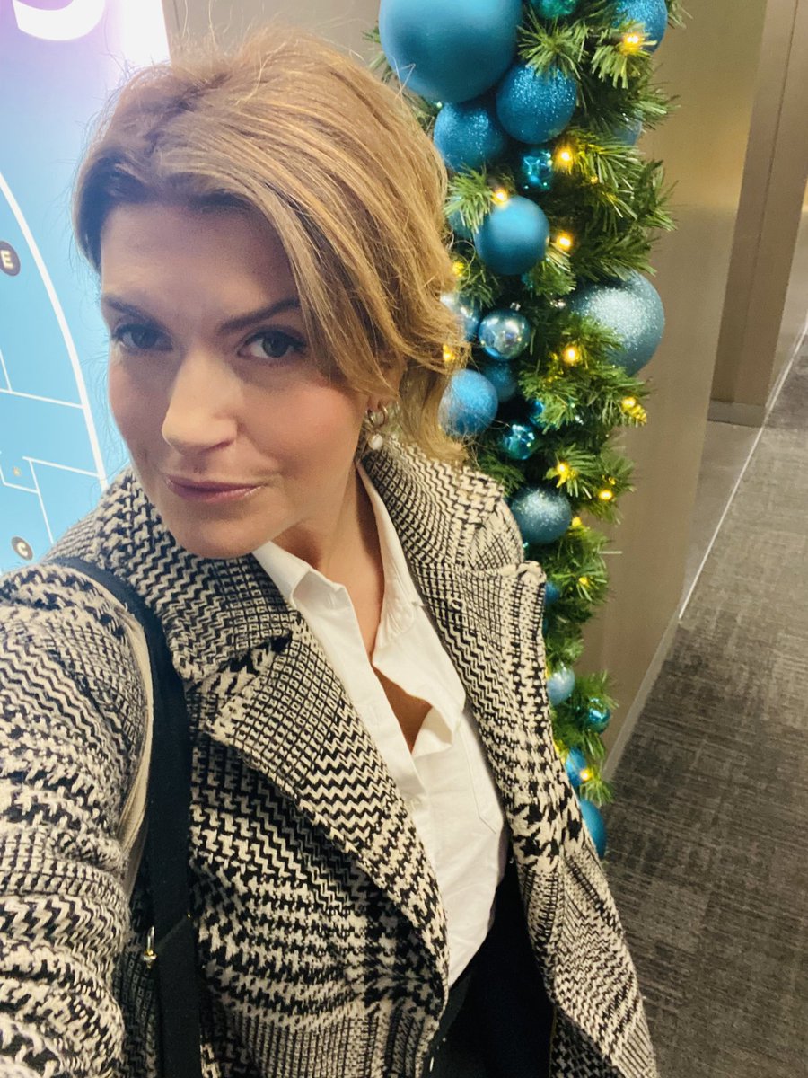 Good morning from the BH baubles! Join us <a href="/BBCRadio3/">BBC Radio 3</a> @ 9.30 for Respighi painting a picture of the Adoration of the Magi, Bartok’s Romanian 🎄Carols, Debussy’s The ❄️ is Dancing in the Playlister &amp; Roddy Williams selects his Essential Carol 📻❤️👌🎹🥳