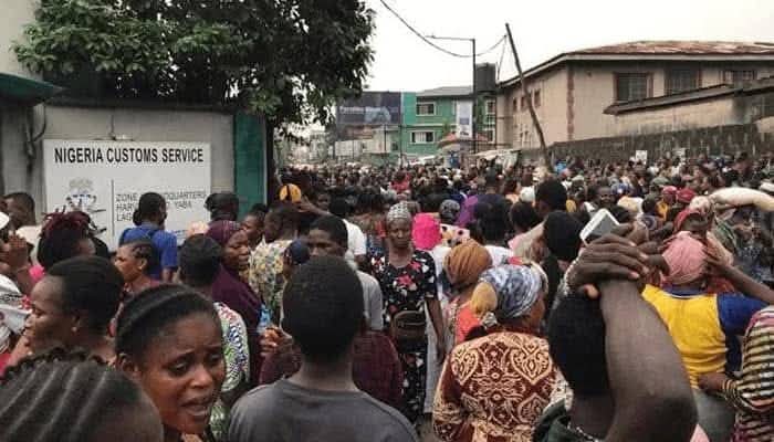 DailyObserverNG's tweet image. Ibadan Tragedy: &quot;I got to the venue at about 5:45am. I saw a lot of crowd. All roads were blocked. Mothers have started throwing their kids over the fence - Agidigbo FM CEO, Oriyomi Hamzat

#DailyObserver