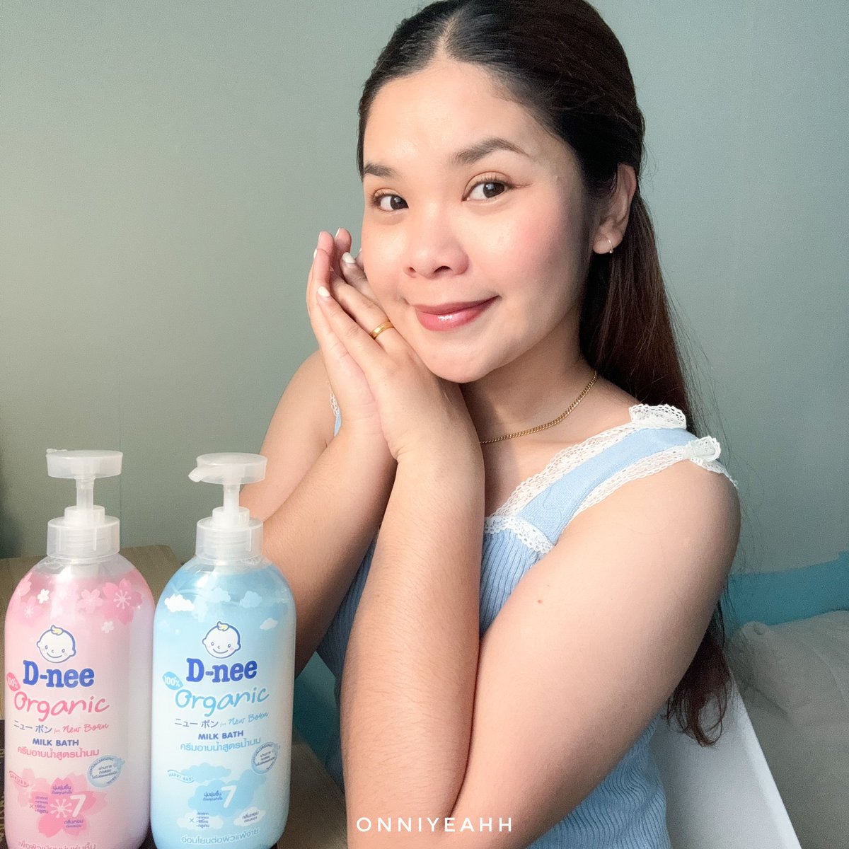 เคล็ดลับดูแลผิวหน้าหนาวที่ขาดไม่ได้เลย คือ ครีมอาบน้ำสูตรน้ำนม ของ D-nee 🛁 กลิ่นหอมมากก มี 2 สูตร
🩷 Sakura สูตรชุ่มชื้นเป็นพิเศษ 100% Organic Argan Oil ช่วยให้ผิวเนียนนุ่ม กลิ่นหอมหวาน หอมติดผิวทั้งวัน
🩵 Happy Baby  สูตรอ่อนโยนเป็นพิเศษ 100% Organic Avocado Oil กลิ่นหอมเหมือนแป้งเด็ก ผ่อนคลาย กลิ่นติดทนมาก 
เด็กใช้ได้ ผู้ใหญ่ก็ใช้ดี ล้างออกง่าย ผิวไม่แห้งตึง ผิวหอมสุดๆ🧼🧴