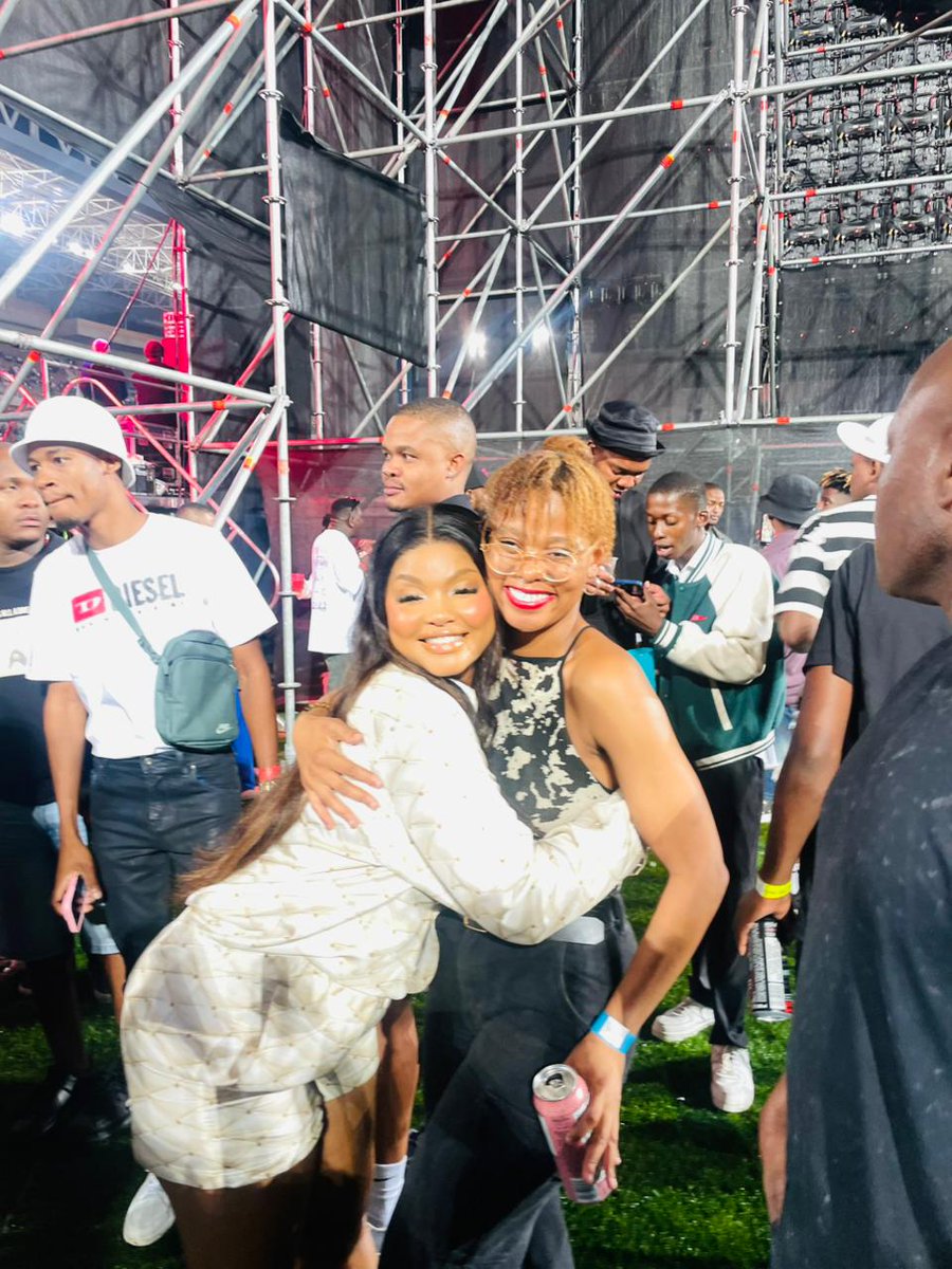 msames97's tweet photo. #MakhadziOneWomanShow
We had fun banna❤️❤️🙏🏽 https://t.co/HZdraZv2dj