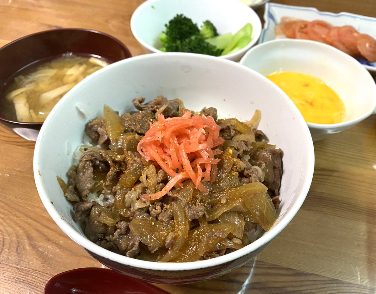 今夜は牛丼😋
突然のリクエストだったけど、さっと作れて楽なのでウェルカム👍