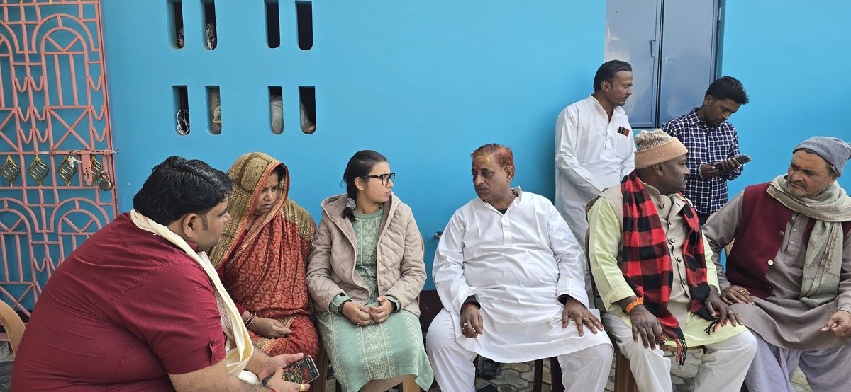 Sham4Samastipur's tweet photo. स्व. अतुल सुभाष जी हमारे #समस्तीपुर के पूसा के रहने वाले थे। 

आज उनके आवास पर जाकर उन्हें श्रद्धासुमन अर्पित की तथा शोक-संतप्त परिजनों से मुलाकात कर ढाढ़स बंधाया। 

ईश्वर से प्रार्थना है कि दिवंगत आत्मा को अपने श्रीचरणों में स्थान दें।

#AtulSubhash https://t.co/SvWjl7OFnZ