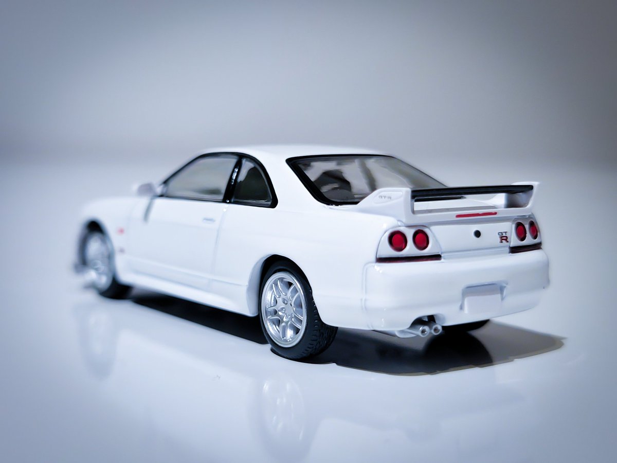 SS_thirty_three's tweet photo. 人生初の
TOMYTEC トミカリミテッドヴィンテージNEO！
｢スカイラインGT-R V-SPEC N1｣

なんだかんだ言われる33だけど、この型が1番好きでねぇ。
親父が乗ってたからっていう、思い出補正もあるんですけどね

てか最近のトミカのクオリティすげぇな https://t.co/BW3jg6jskm