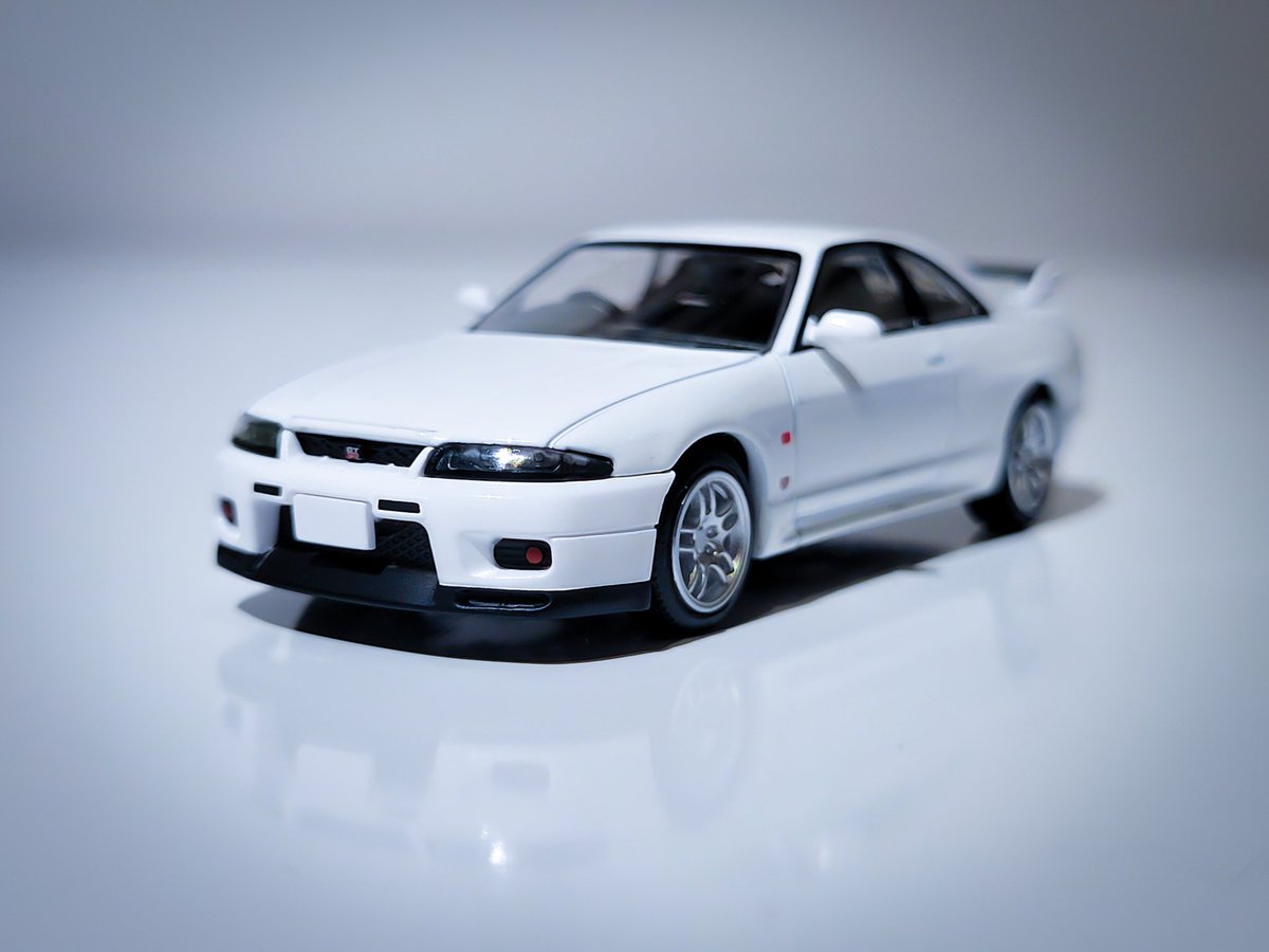 SS_thirty_three's tweet photo. 人生初の
TOMYTEC トミカリミテッドヴィンテージNEO！
｢スカイラインGT-R V-SPEC N1｣

なんだかんだ言われる33だけど、この型が1番好きでねぇ。
親父が乗ってたからっていう、思い出補正もあるんですけどね

てか最近のトミカのクオリティすげぇな https://t.co/BW3jg6jskm