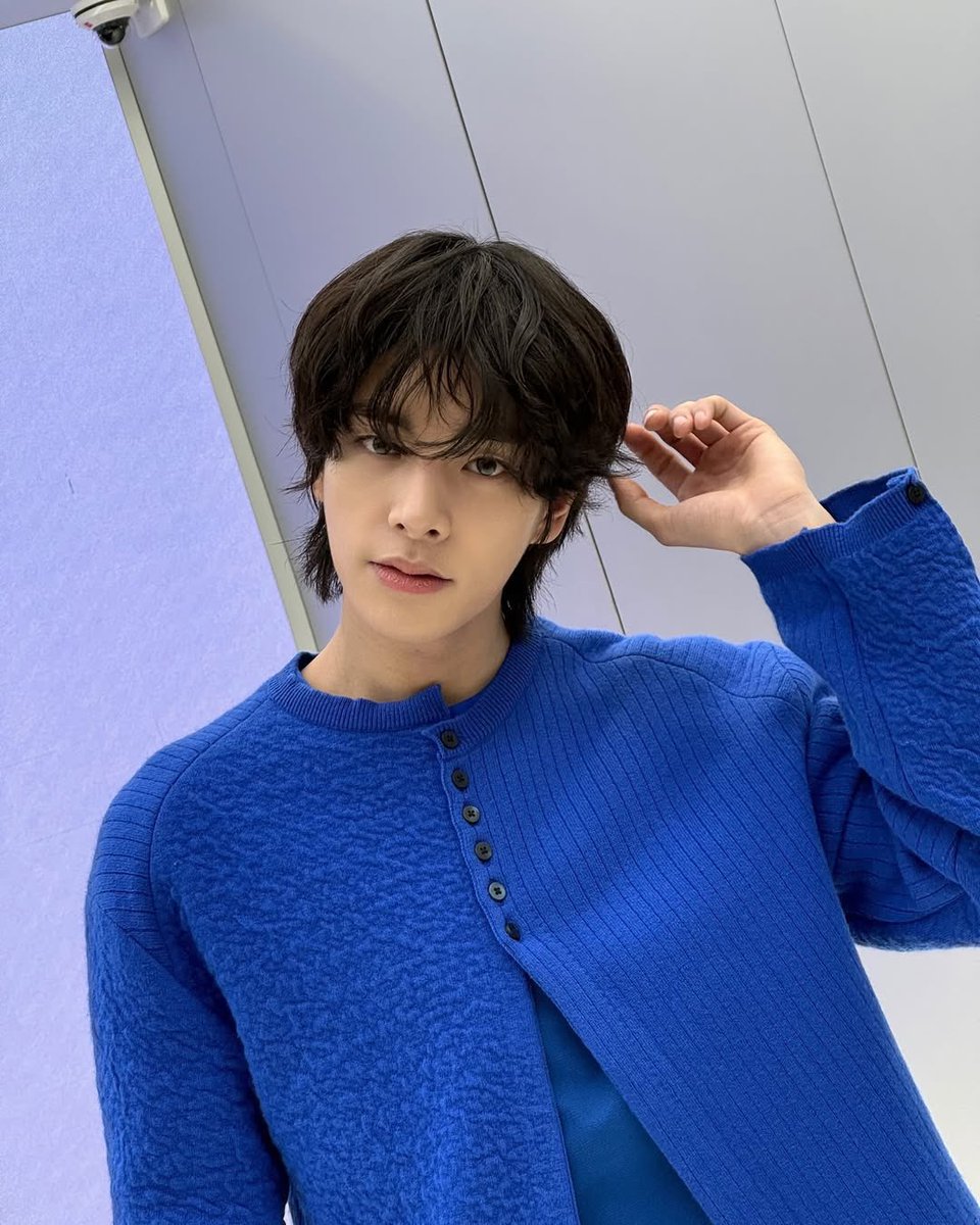 sjakedaily's tweet image. [ INSTAGRAM | 241223 ]

"#광고 💙
@ader_error
#ADERERROR #아더에러
#ADER10thAnniversary #FUTOURIST #JAKE"

#JAKE #ENHYPEN_JAKE #제이크 #엔하이픈_제이크 #ENHYPEN @ENHYPEN @ENHYPEN_members 🌧️ (1/2)