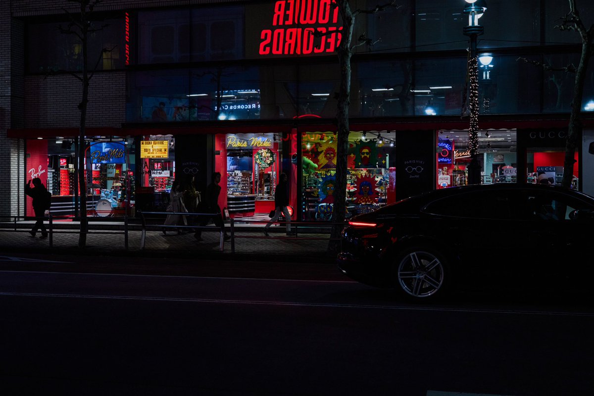 shiroshi_photo's tweet photo. 渋谷ナイトスナップ
#EOSR50 
#RF28mm https://t.co/r4CjbTwnhp