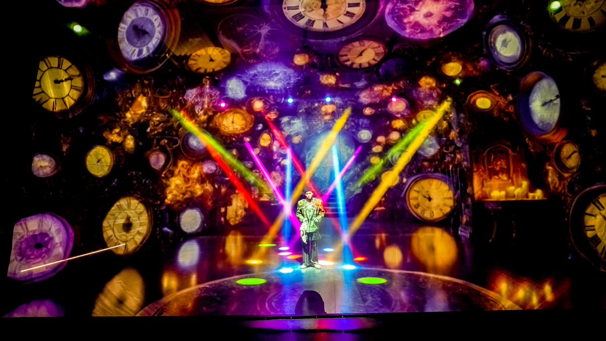 studioflare_'s tweet photo. ホログラムスクリーン➕
20000lm 13000lmの
プロジェクター追加です😌 https://t.co/Jp1EY9ucPF