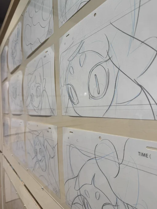 はなぶしさんの個展。アナログでここまで自由に描けると楽しいだろうな〜というのがよく伝わってきて羨ましい。完成品だけでなく、中間制作物を作ることの重要性に重きを置いている展示だ。バックスバニーみたいなゲームもちゃんと難易度があって面白かった。 #ブレインマシーン04 