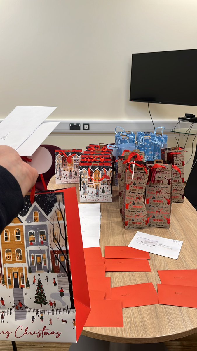 Abbie 🐝 tweet media