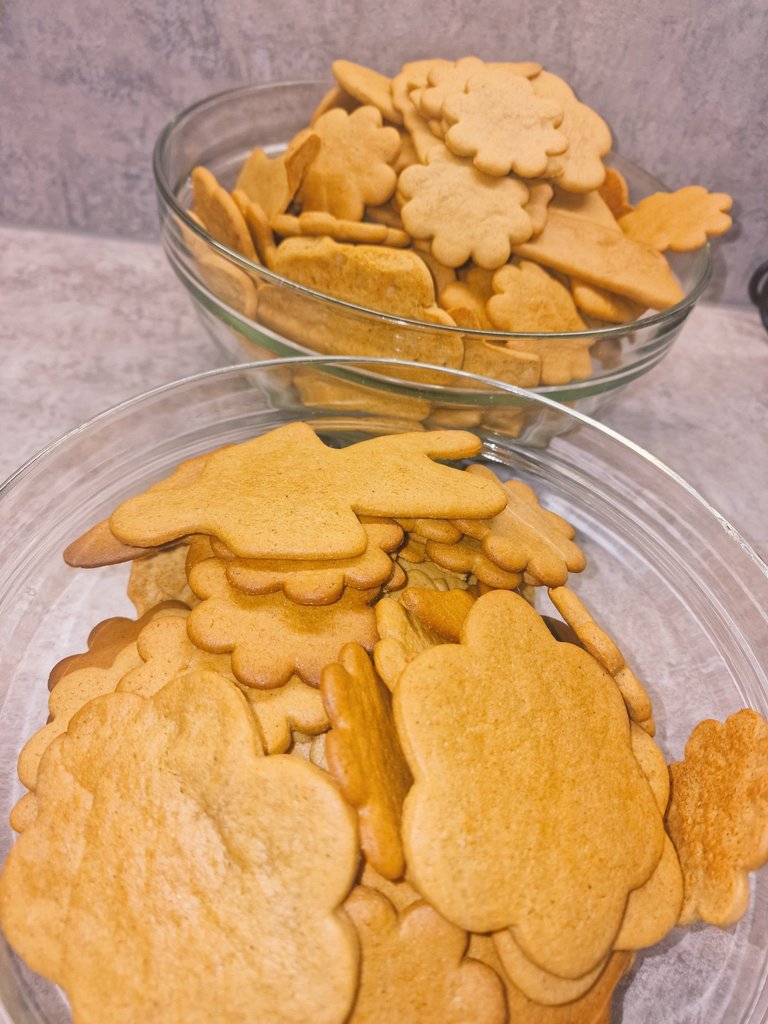 live_tanja's tweet photo. @foibekartano 

Pipareista tuoksuvat suosikki talviloma❄️🎄🍪 , ilosi😁, lapsuusmuistot❣️ ja vuosi loppuun odotus🎅🤶🎄.
#kotitalo2 #ilo #makeus #hyvänrlämän https://t.co/ypvUIcNQVS